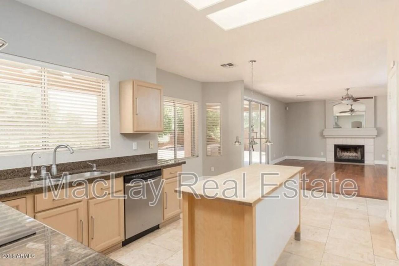 1237 N Renee Ave - Photo 2 of 20