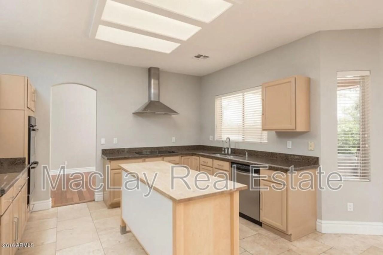 1237 N Renee Ave - Photo 3 of 20