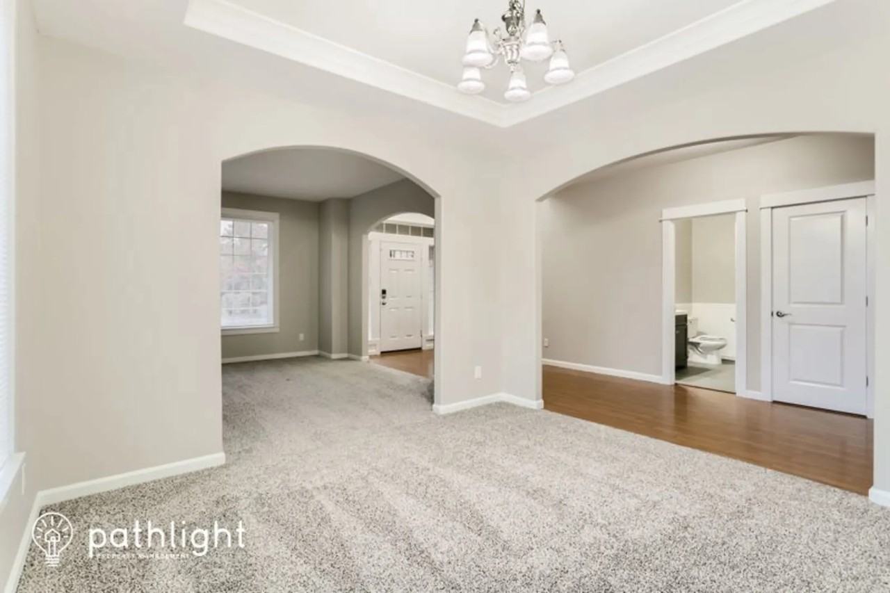 573 E 13th Pl - Photo 3 of 25