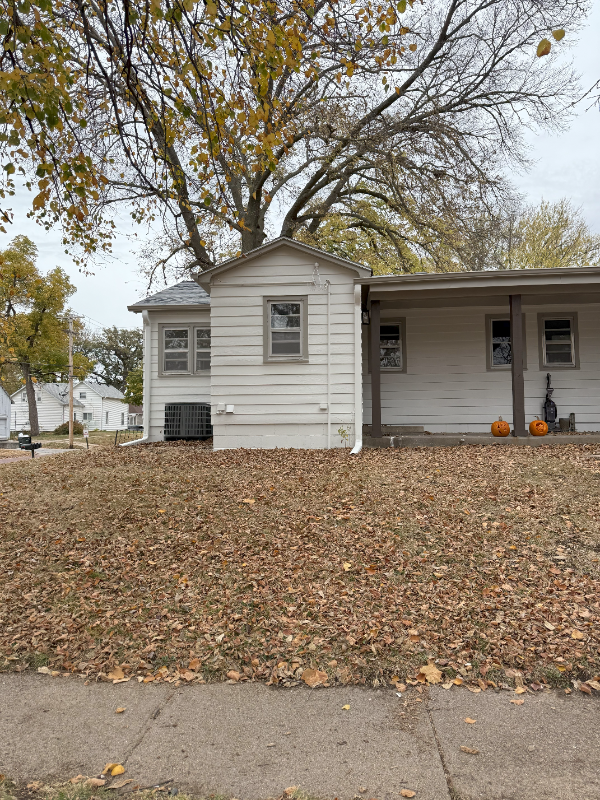 221 N 14th St - Photo 3 of 13