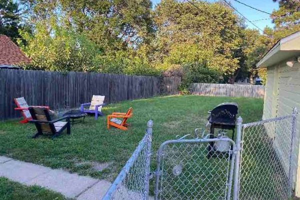 1508 S Cliff Ave - Photo 2 of 13