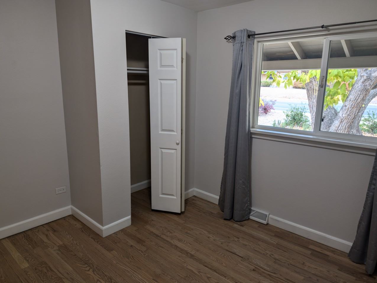 1270 Syracuse St - Photo 6 of 18