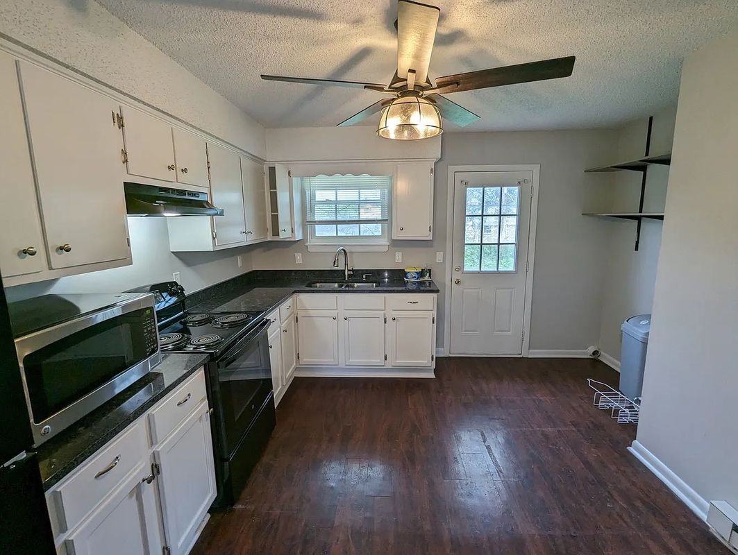 4613 Forest Ridge Dr - Photo 3 of 8