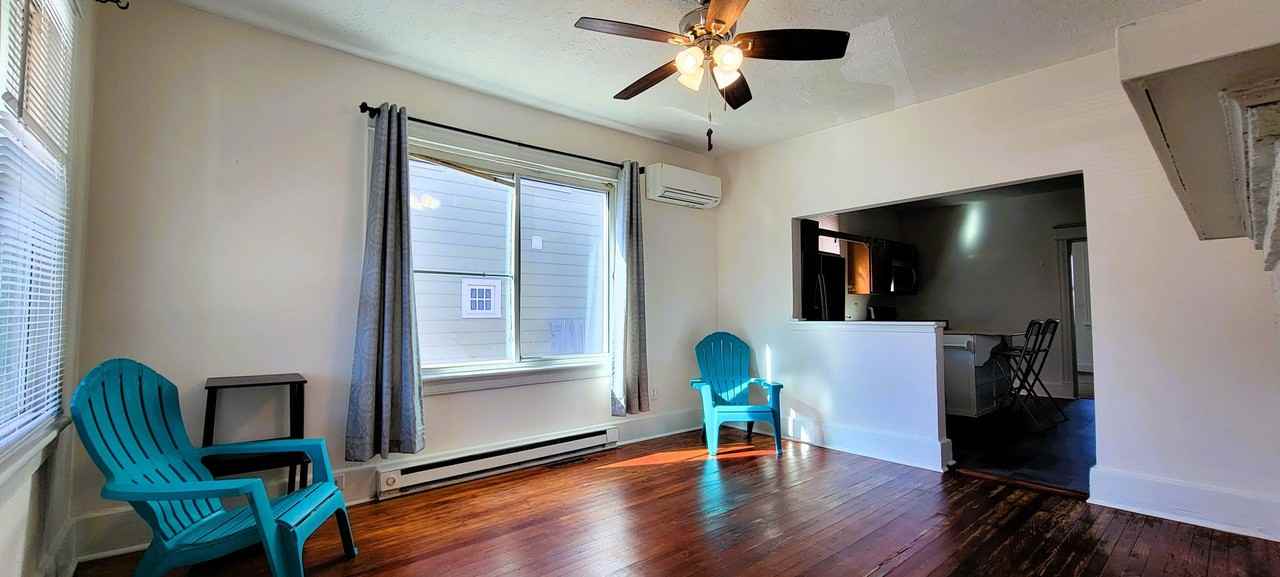 2007 Albany Ave - Photo 2 of 18