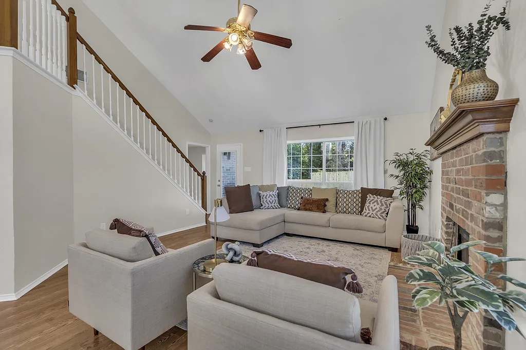 2637 Misty Glen Dr #NA - Photo 3 of 14