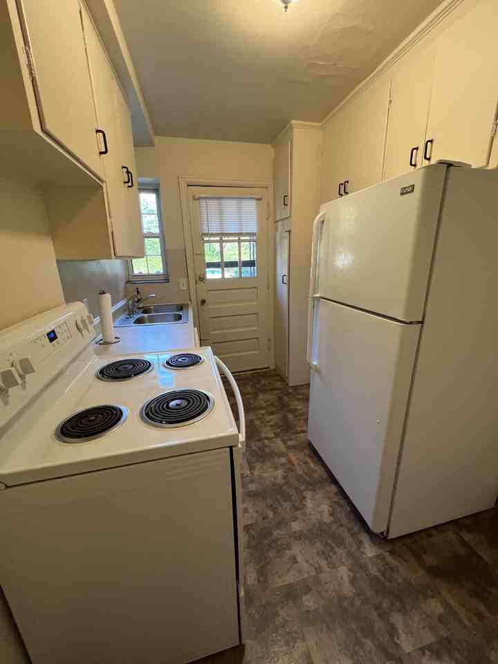 5798 N High St #B - Photo 5 of 9