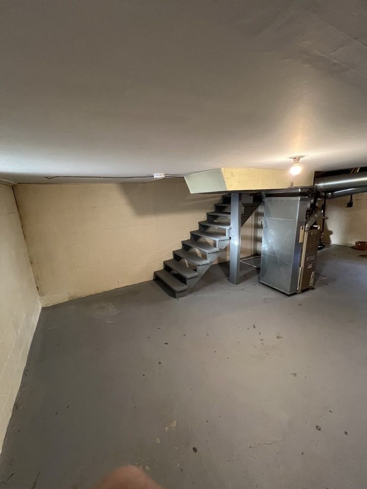 5798 N High St #B - Photo 7 of 9