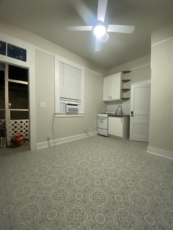 1008 3rd St #B - Photo 2 of 9