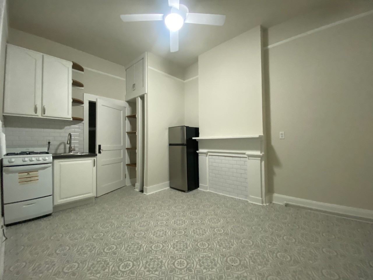 1008 3rd St #B - Photo 3 of 9