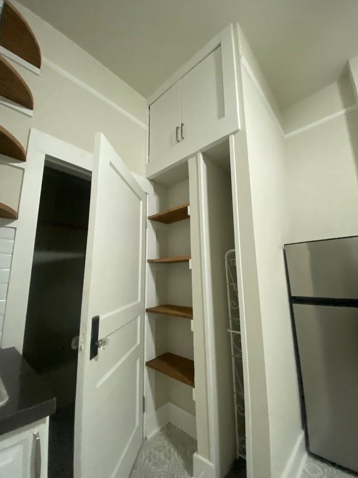 1008 3rd St #B - Photo 4 of 9