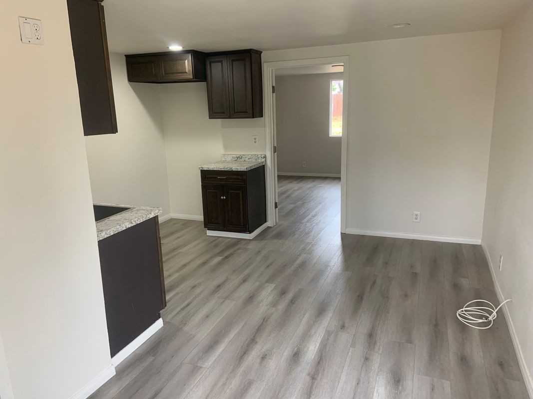 931 E 6th St - Photo 2 of 5