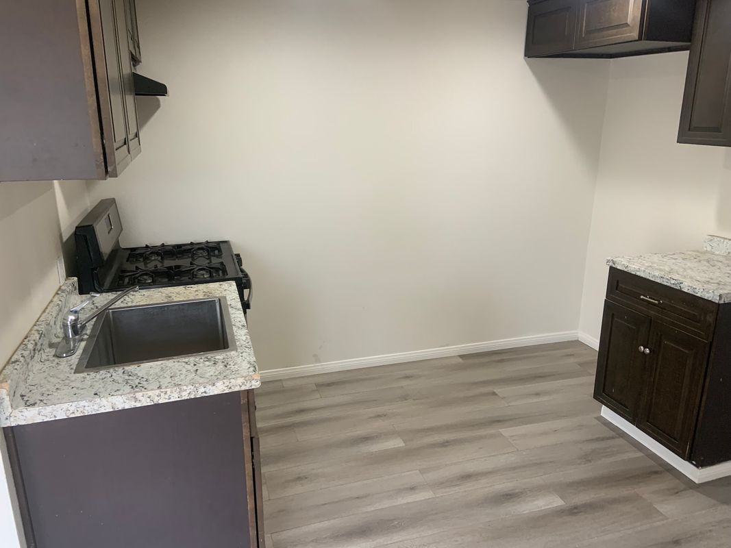 931 E 6th St - Photo 3 of 5