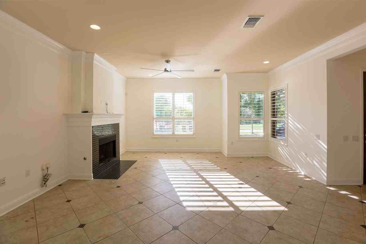 2212 Tom Miller St - Photo 4 of 25