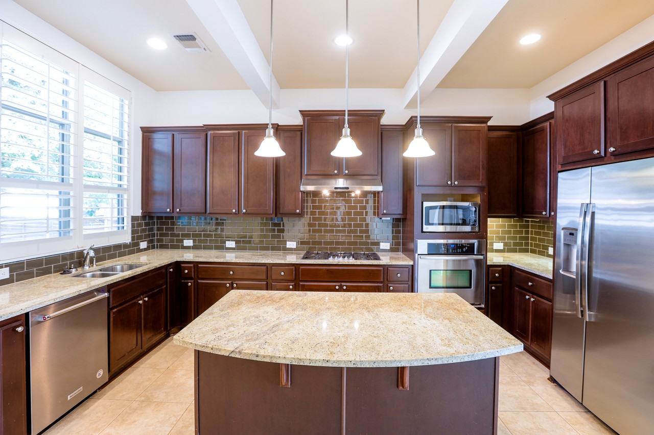 2212 Tom Miller St - Photo 5 of 25