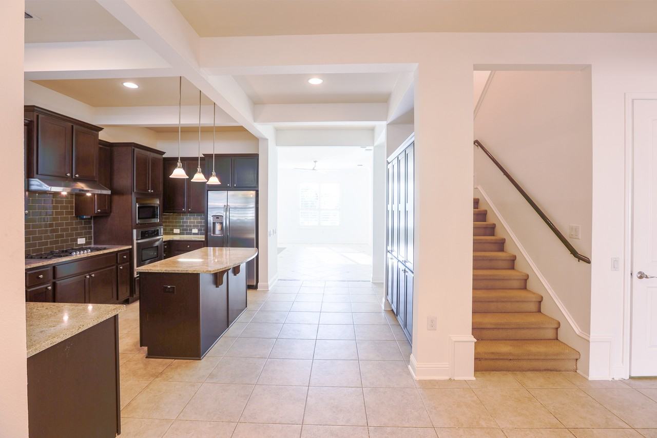 2212 Tom Miller St - Photo 6 of 25