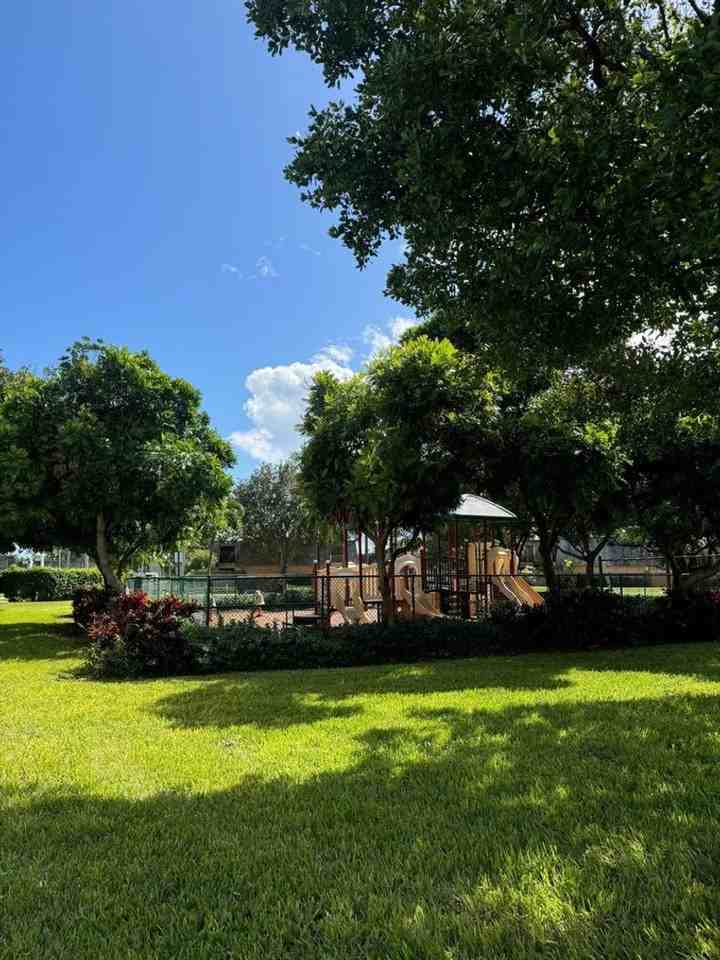 61 Lake Arbor Dr - Photo 2 of 16