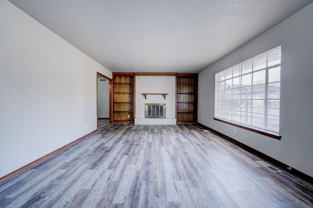 1400 Ne 47th St - Photo 2 of 12