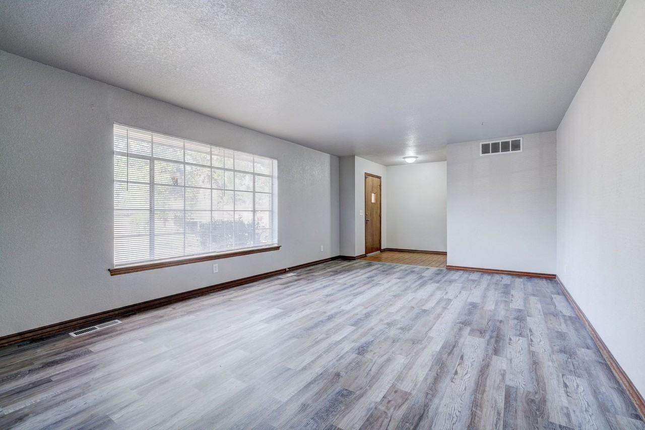 1400 Ne 47th St - Photo 3 of 12