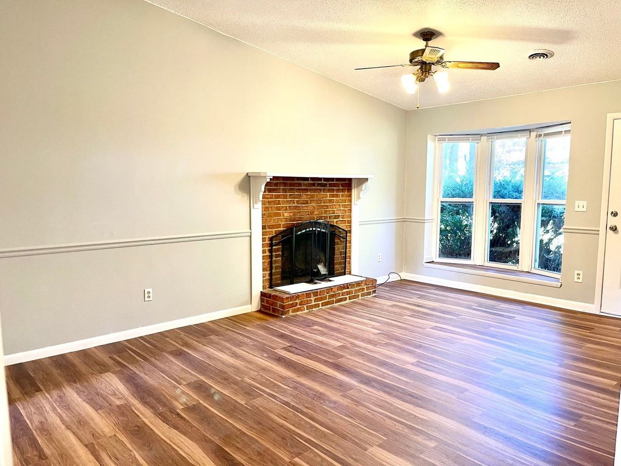 1723 Todd Dr - Photo 3 of 20
