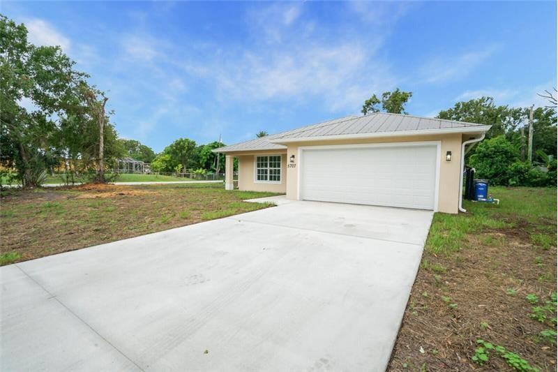 5707 Shannon Dr - Photo 2 of 25