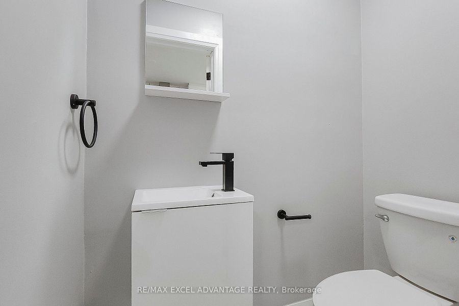 650 Park Road North - Photo 3 of 21