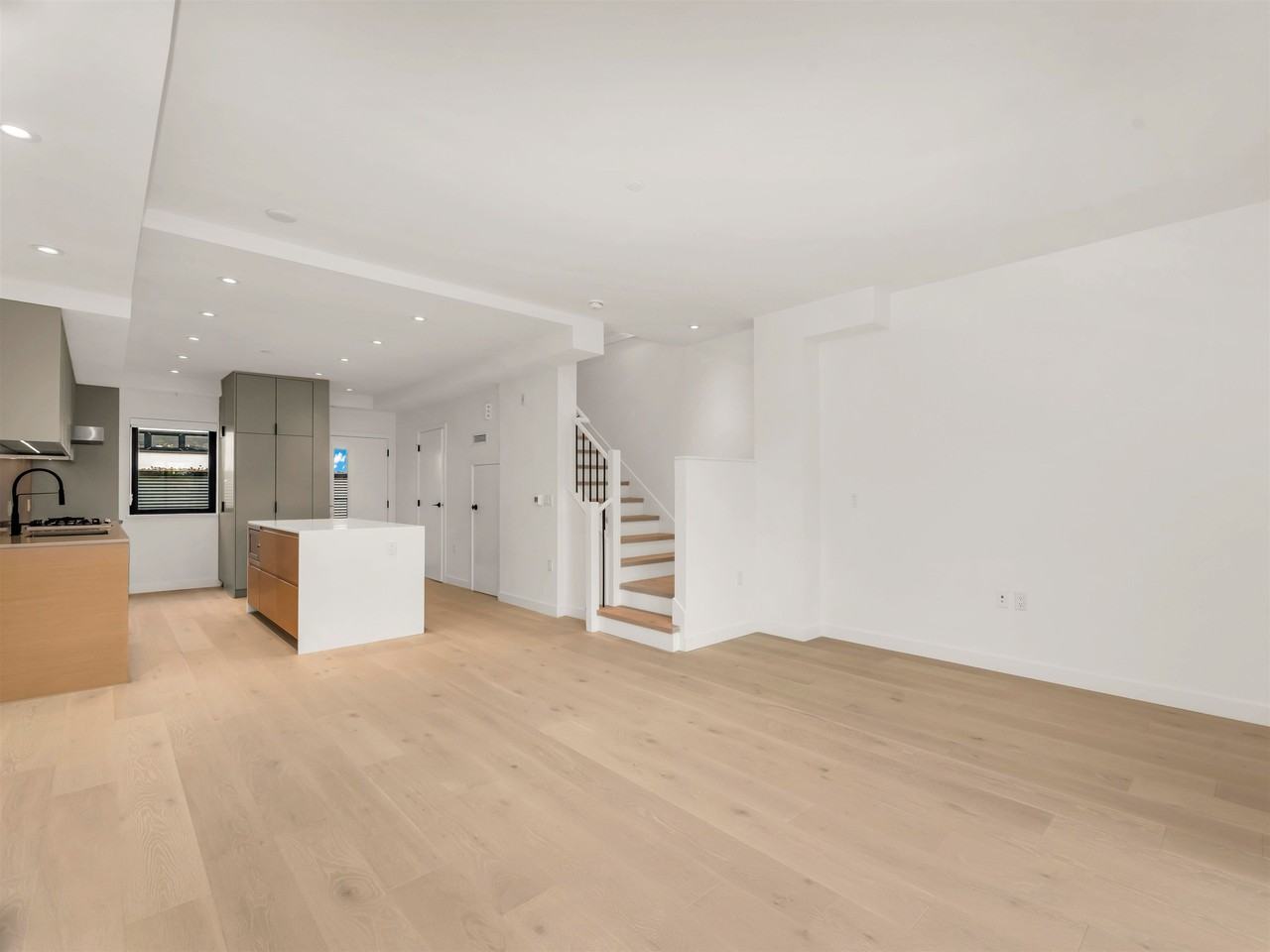 588 West 28th Avenue - Photo 3 of 23