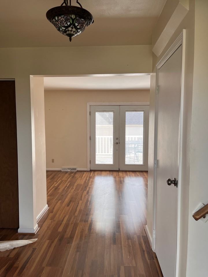 1071 University Blvd - Photo 2 of 29