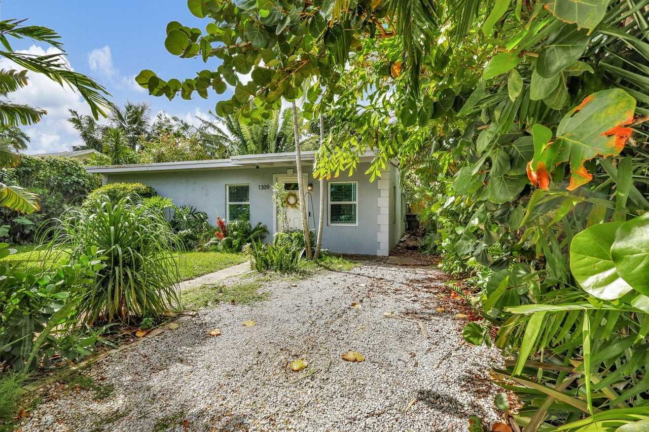 1309 S N St #NA - Photo 3 of 26