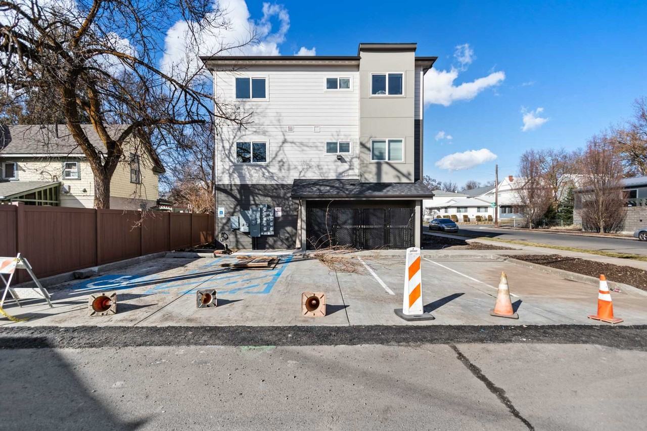 Mallon Apartments!! - Photo 2 of 24