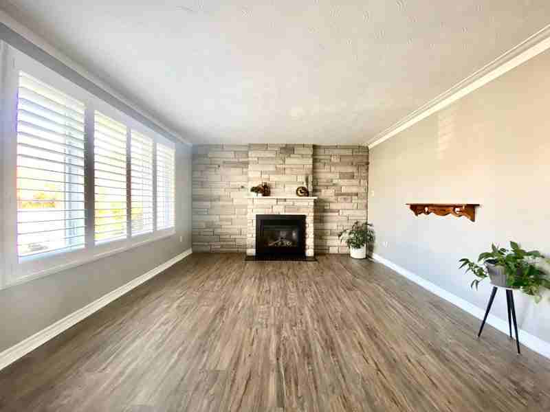 954 Notre Dame St - Photo 2 of 14