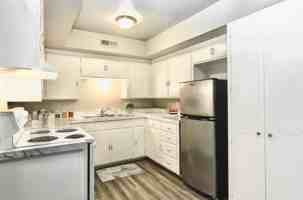 featured image of 2010 Avenue S #06