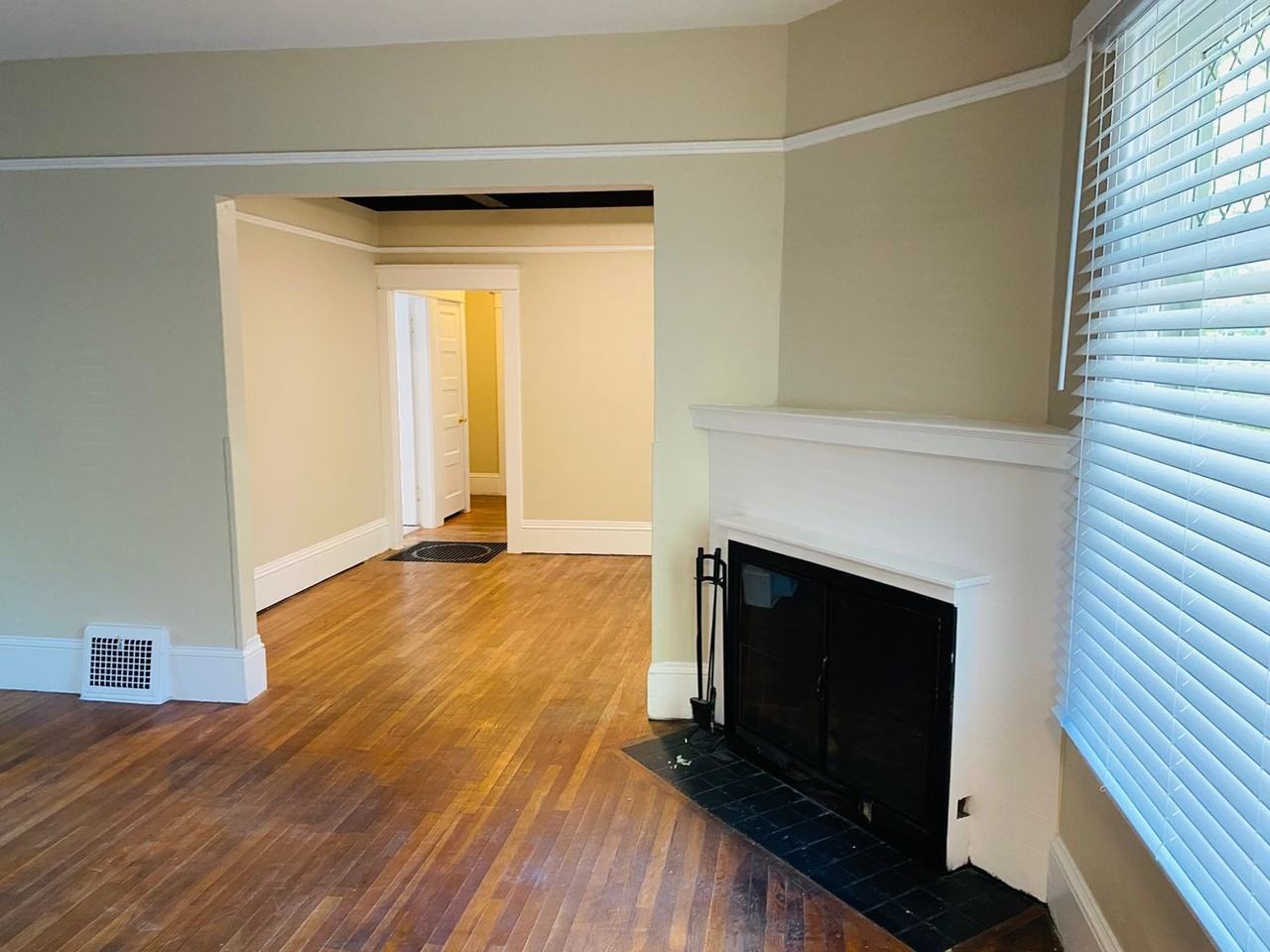 325 Se 27th Ave - Photo 3 of 10