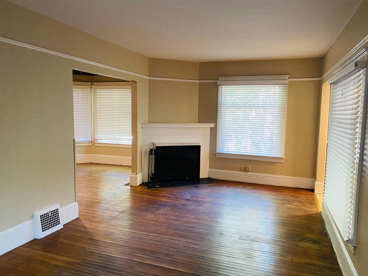 325 Se 27th Ave - Photo 4 of 10