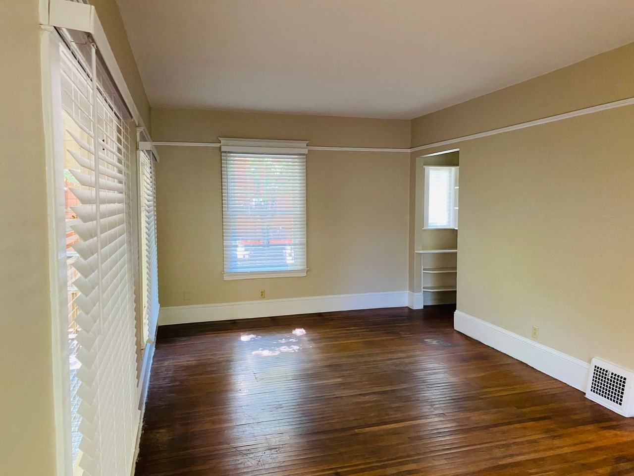 325 Se 27th Ave - Photo 6 of 10