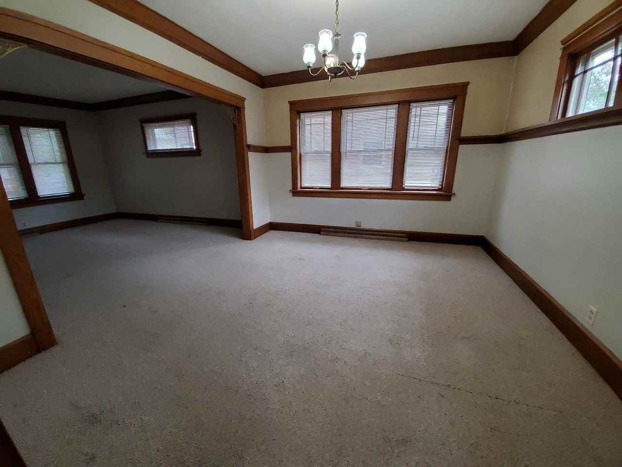 2423 20th St - Photo 2 of 29