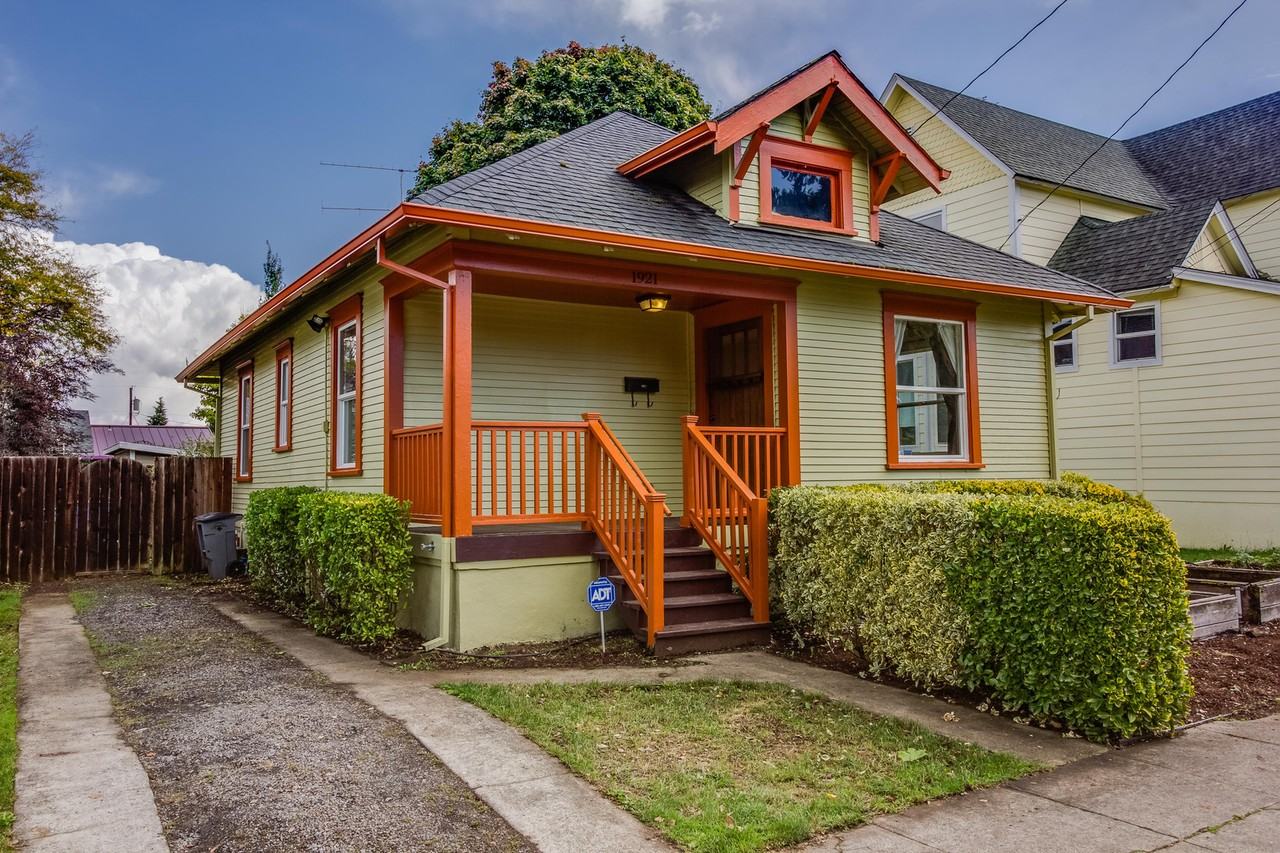 1921 Harney St - Photo 2 of 26