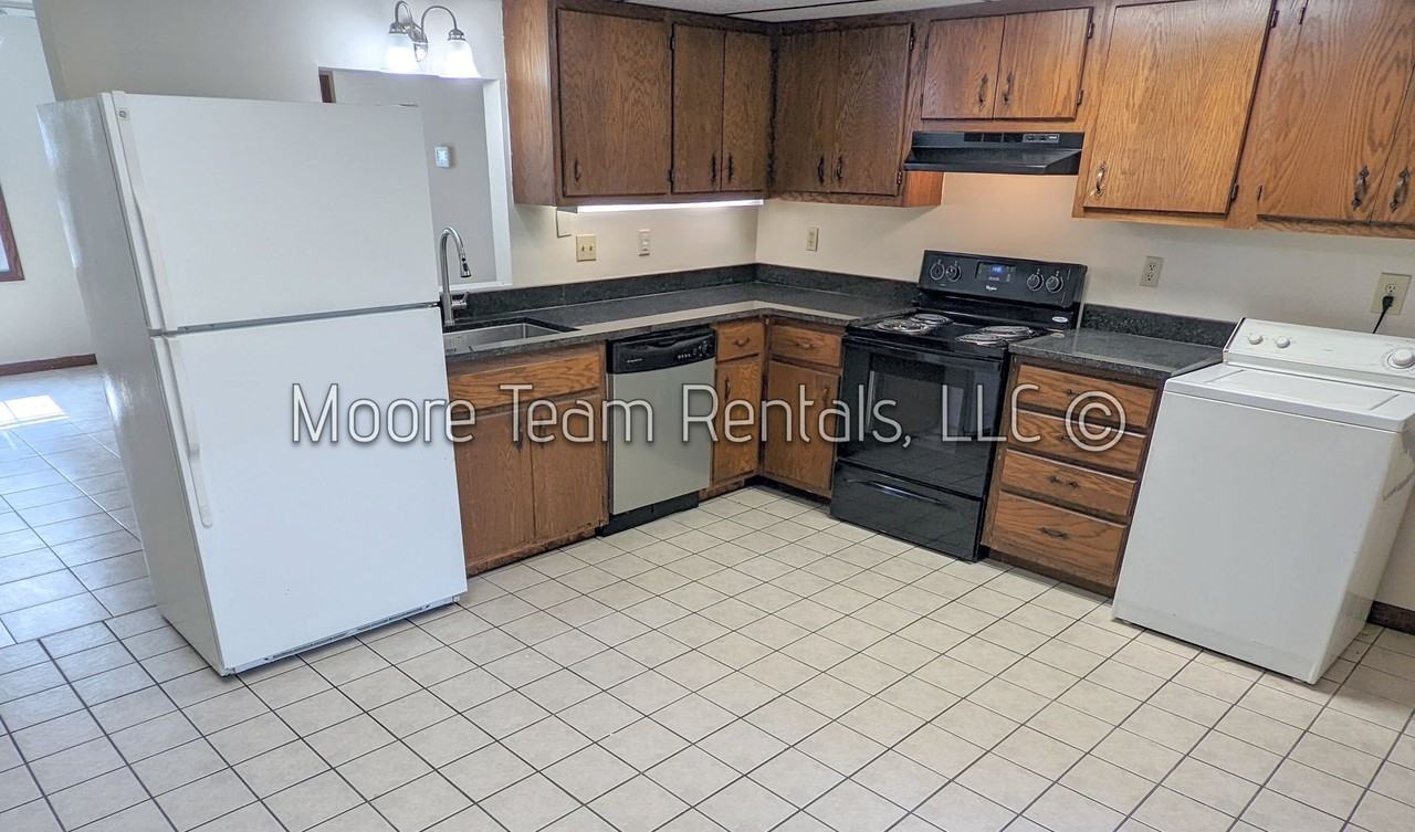 Paradise Ave Apts - Photo 5 of 20