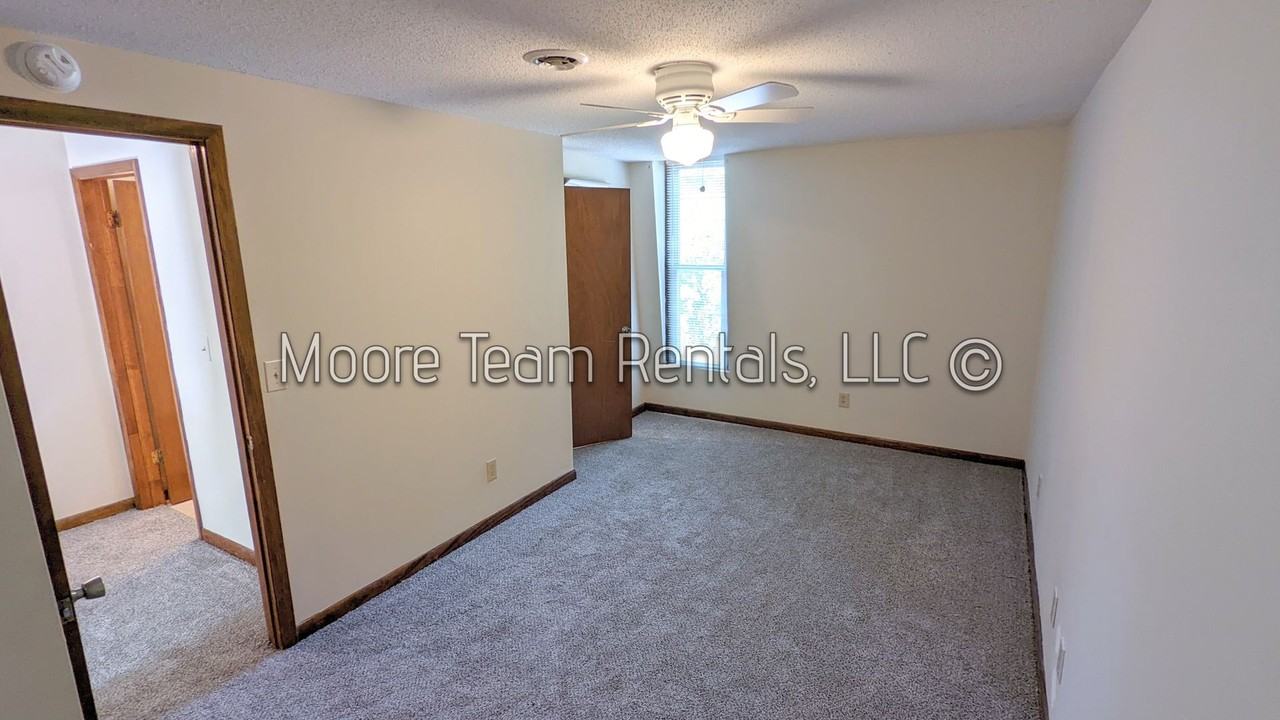 Paradise Ave Apts - Photo 7 of 20