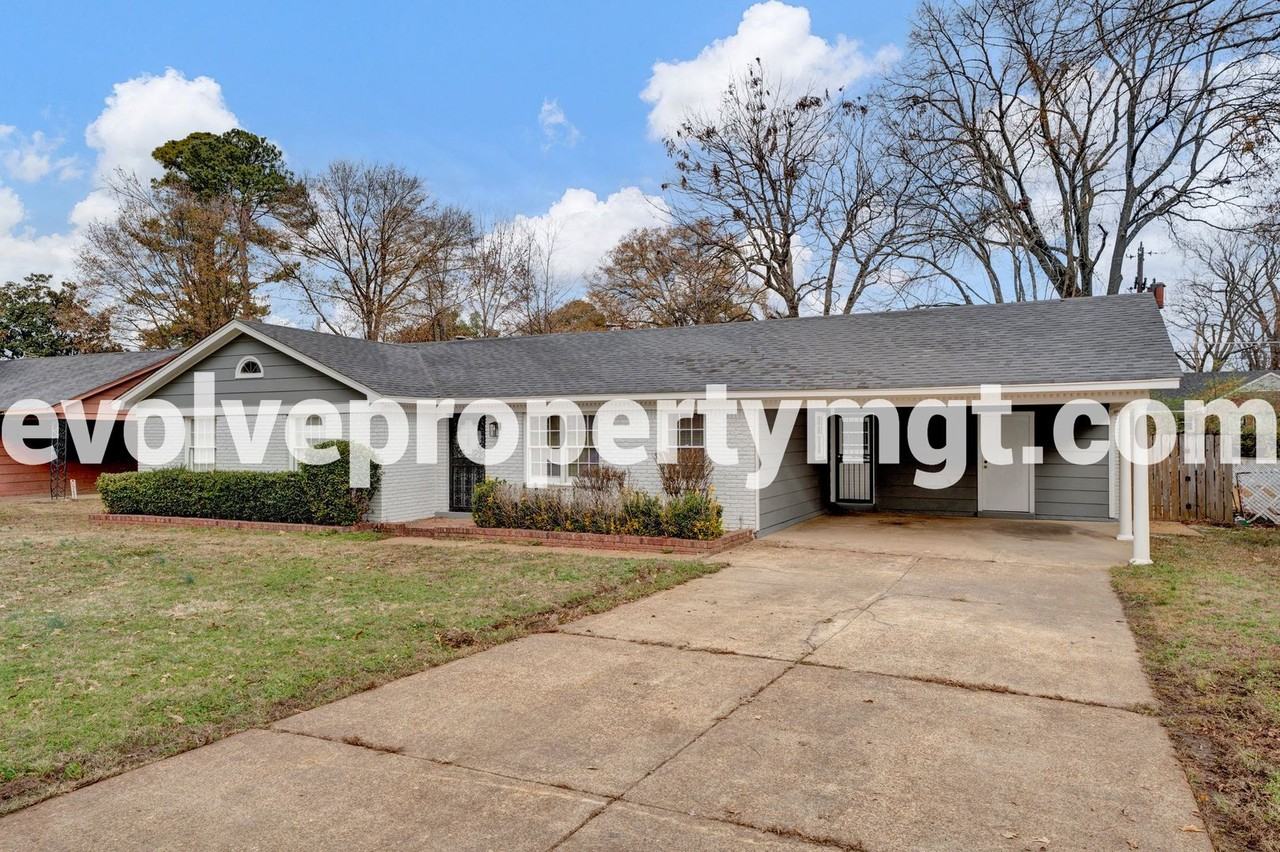 1970 Grovehaven Dr - Photo 3 of 32