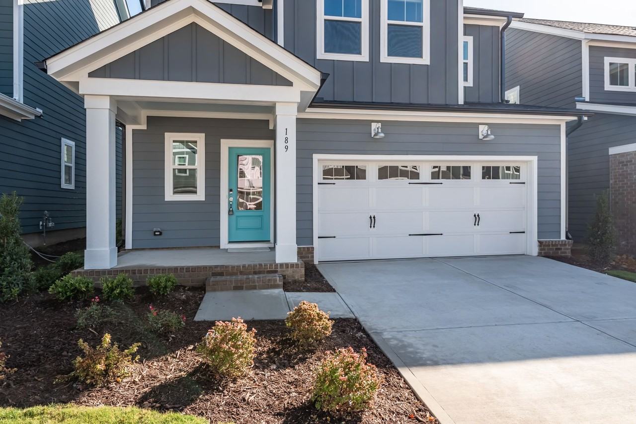 189 Beacon Dr - Photo 2 of 32