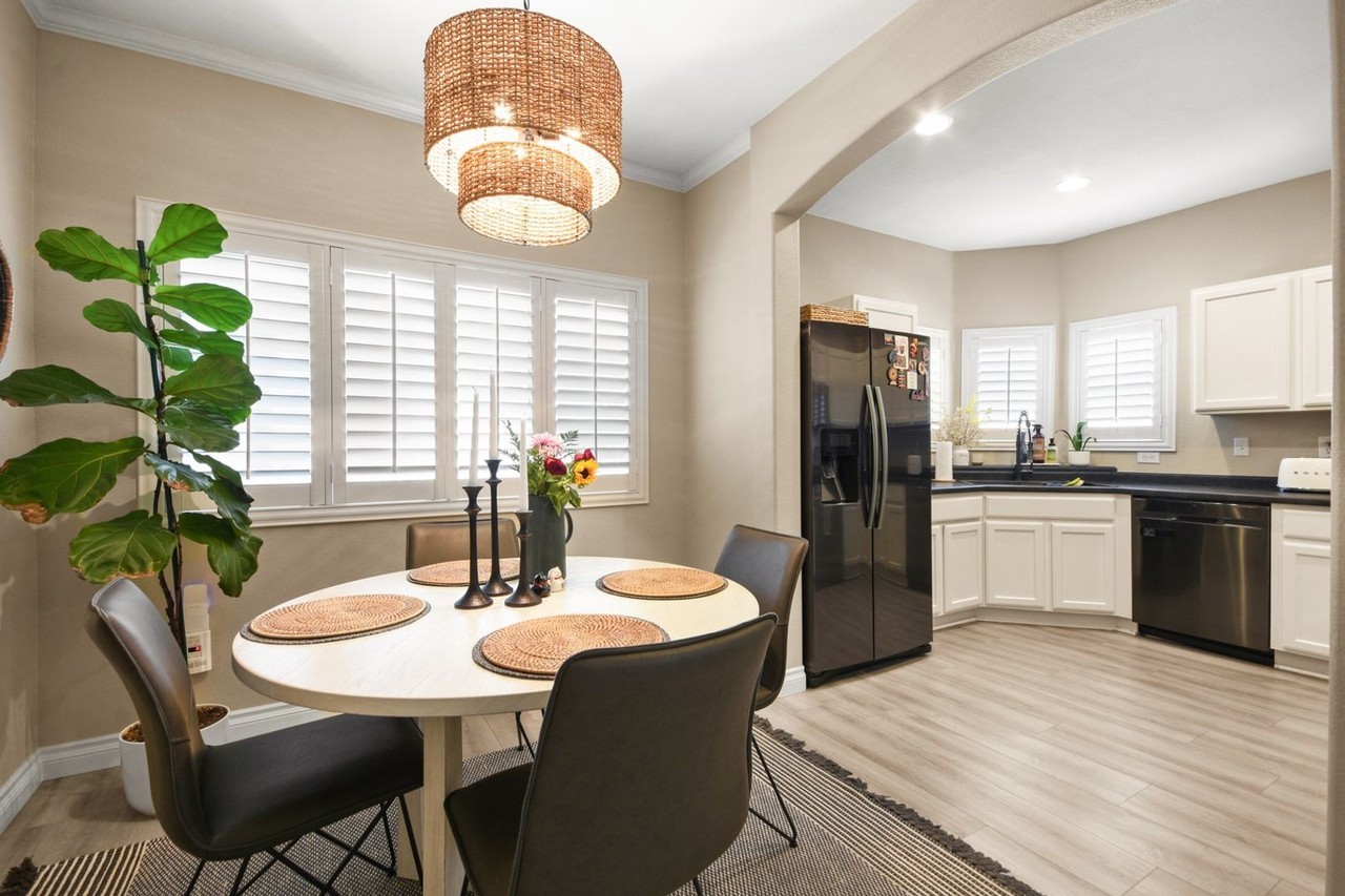 2052 Quarry Ridge St - Photo 4 of 28