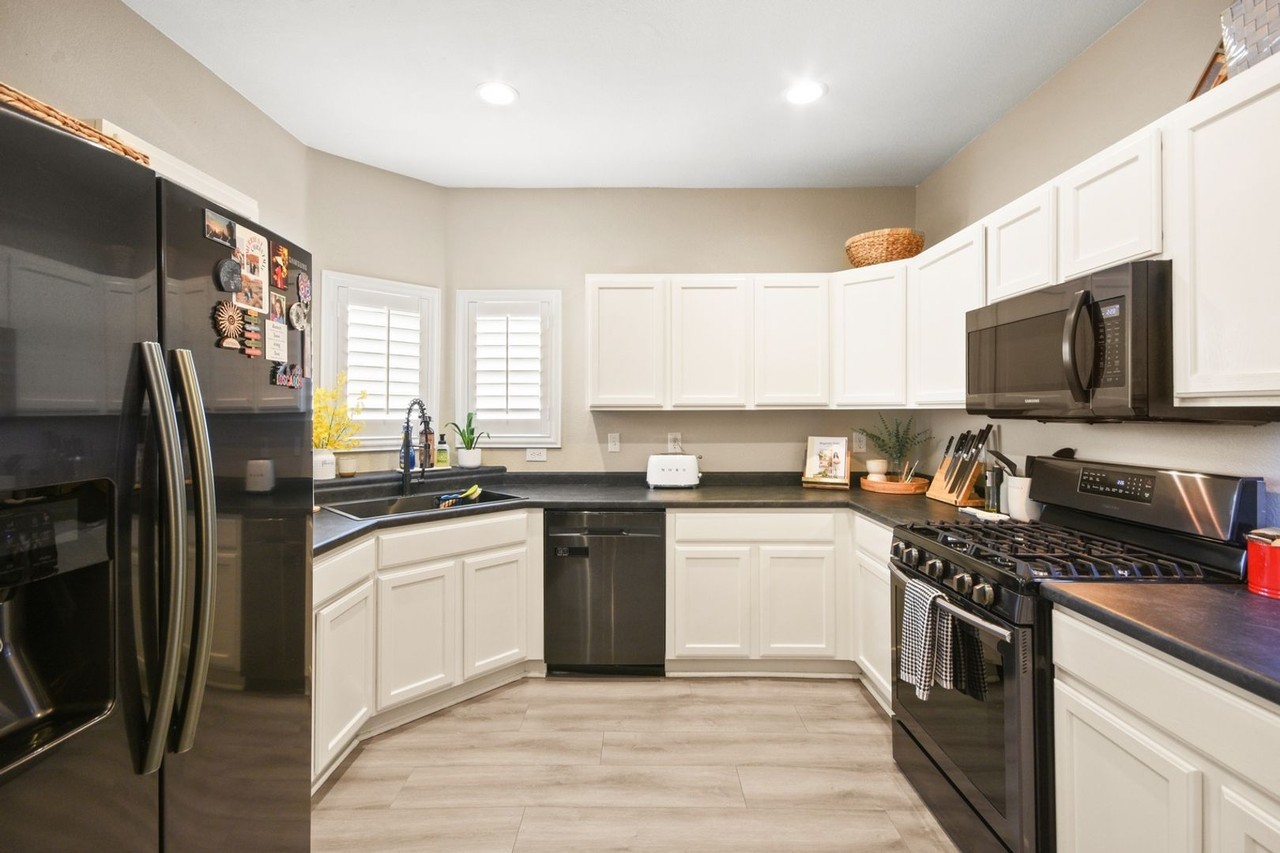 2052 Quarry Ridge St - Photo 2 of 28