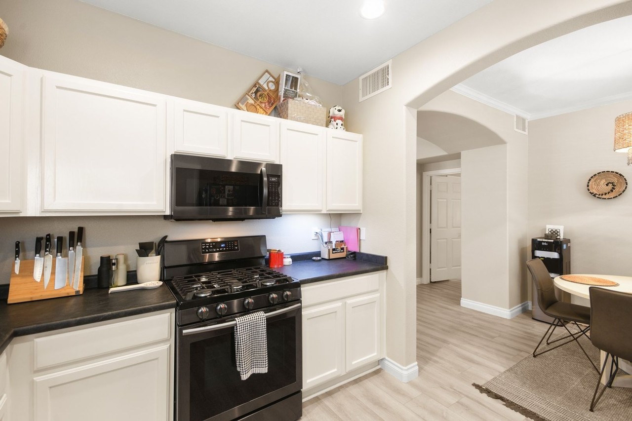 2052 Quarry Ridge St - Photo 3 of 28