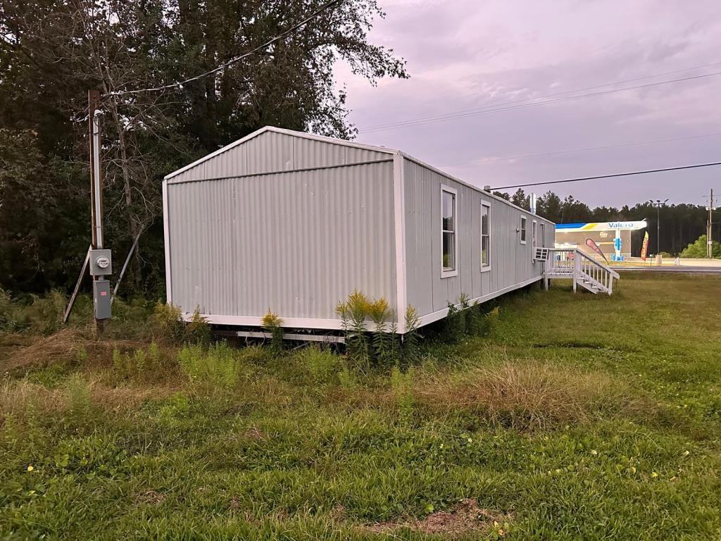 1024 Dehart Ln - Photo 2 of 12