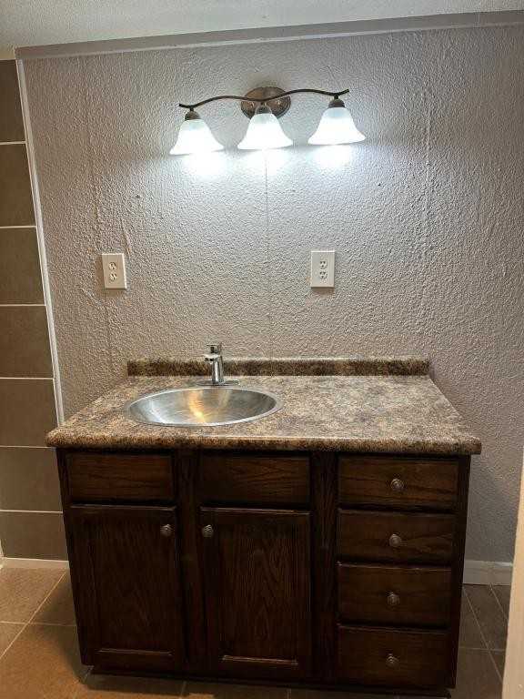 1024 Dehart Ln - Photo 3 of 12