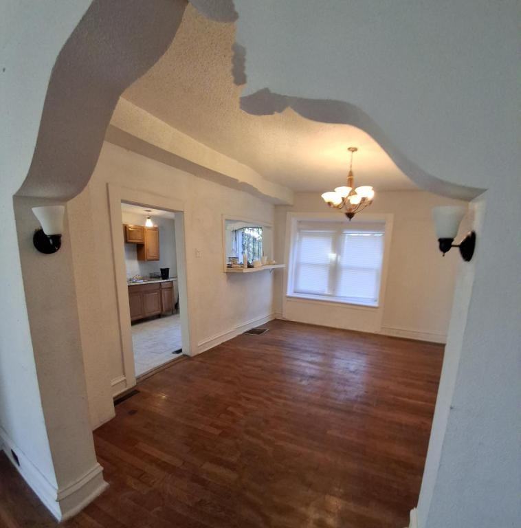 5866 Kennerly Ave - Photo 2 of 7