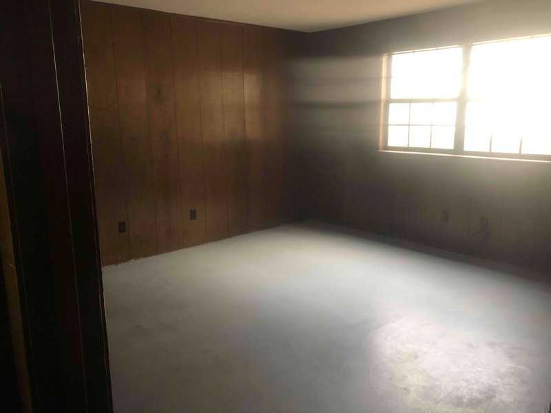 605 22nd St #605 - Photo 3 of 5