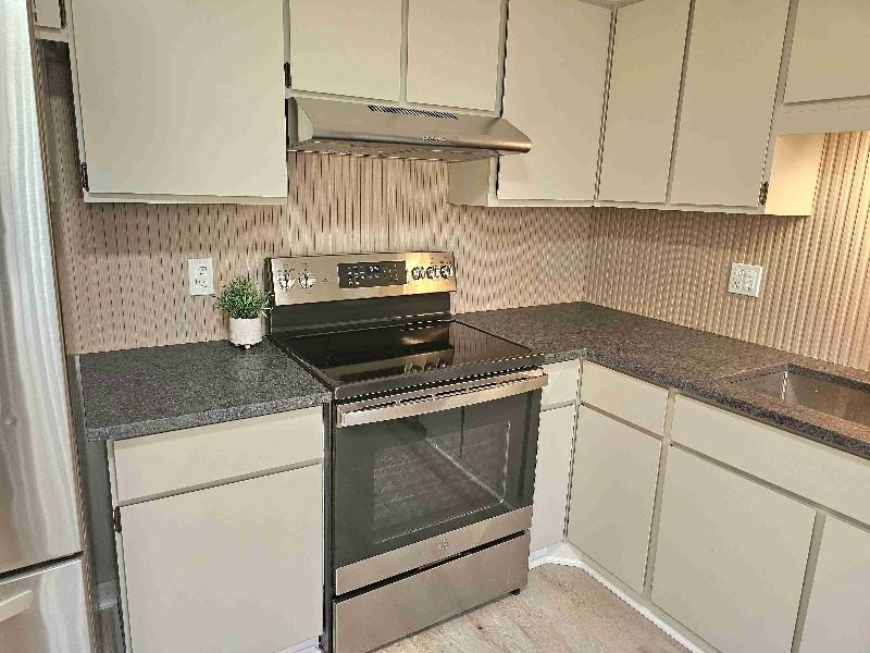 8944 Delwood Dr - Photo 2 of 11