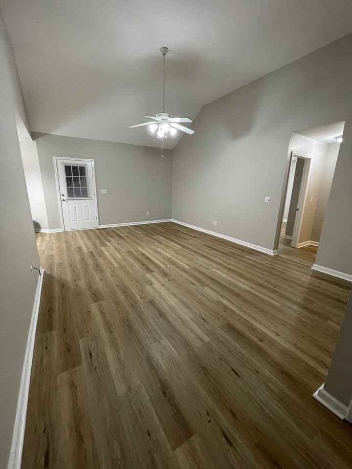 1043 Hogan Rd - Photo 3 of 15