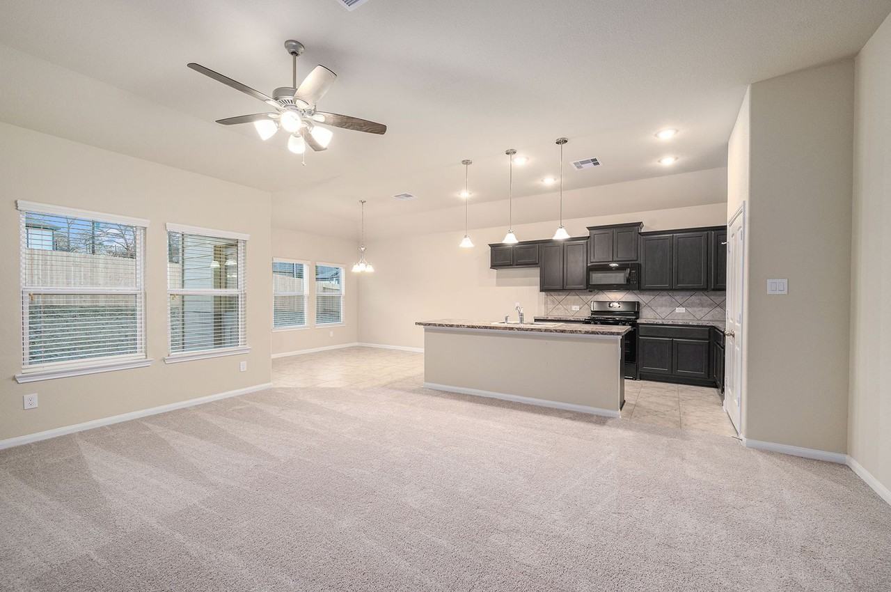 12153 Goliad Ln - Photo 5 of 22